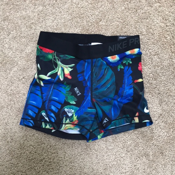 Nike Pants - New! Nike Small Black leafprint compression shorts